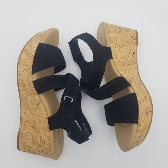NWOT 9.5W Wide Clarks Rose Way Crisscross Platform Wedge Sandals, Black Suede - Picture 15 of 16